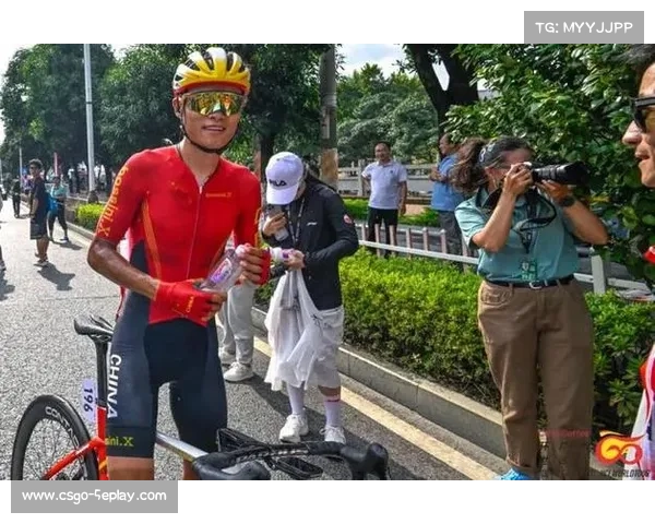 环广西车手高温下竞技，日均骑行近170公里